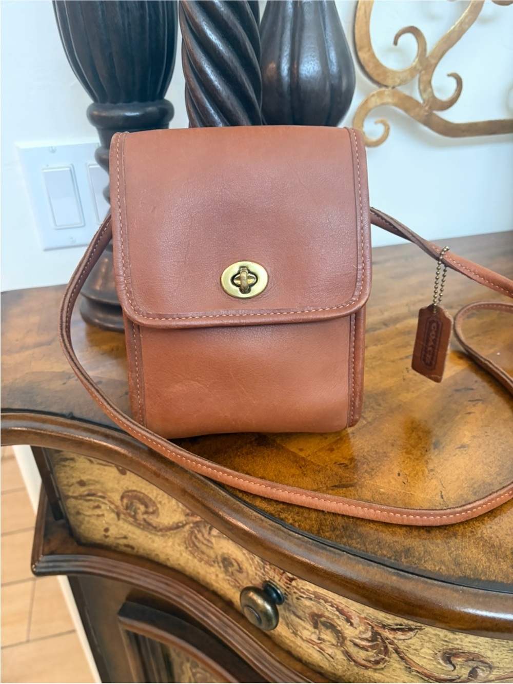 Coach Vintage Scooter bag, glove tanned Leather Crossbody Bag in British Tan.